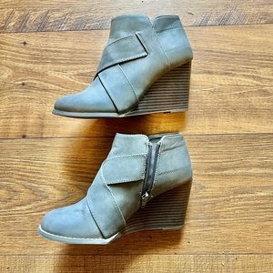 Maurice’s Wedge Boots
